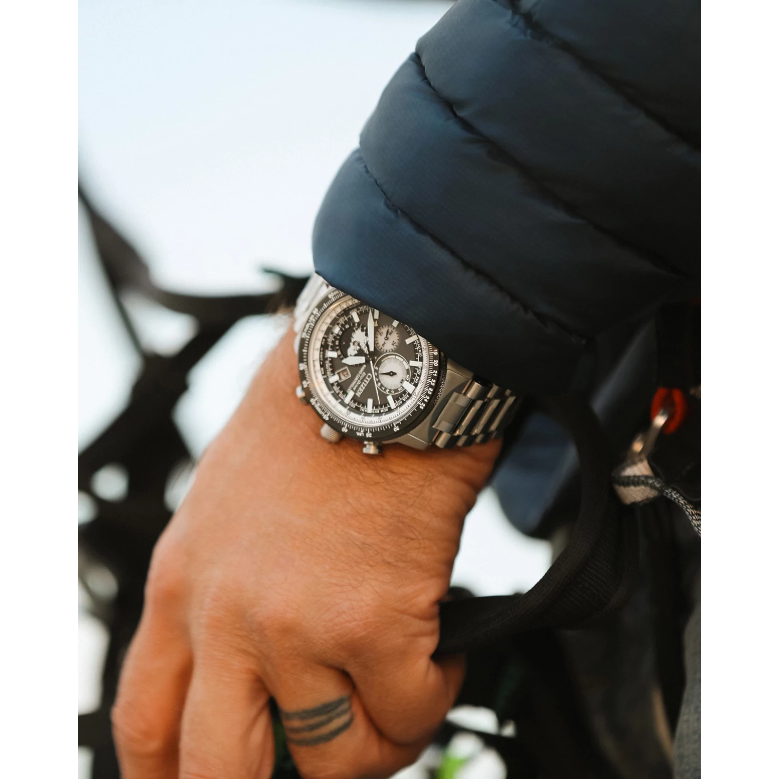 Reloj Citizen Promaster Geo Trekker WR200 y radio control, cristal de zafiro y Eco-Drive BY3006-53H | Elegancia relojería