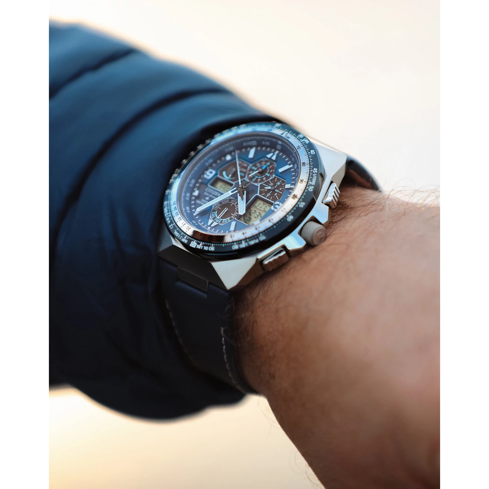 Reloj Citizen Promaster Skyhawk A-T Dial azul con cronógrafo alarma radio control Eco-drive y cristal de zafiro JY8148-08L | Elegancia Relojeria
