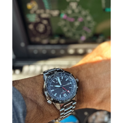 Reloj Citizen Promaster Air GMT con dial negro movimiento automatico y cristal de zafiro 200WR | Elegancia Relojeria